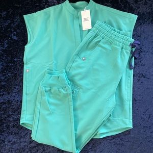 Figs Women’s Scrub Set (Top: XXS Bottom: S)